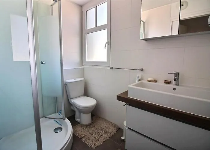 Annonce Professionnelle. 2 Avec Terrasse Sud, à 50m De La Plage, Pour 4 à 5 Personnes Appartement *