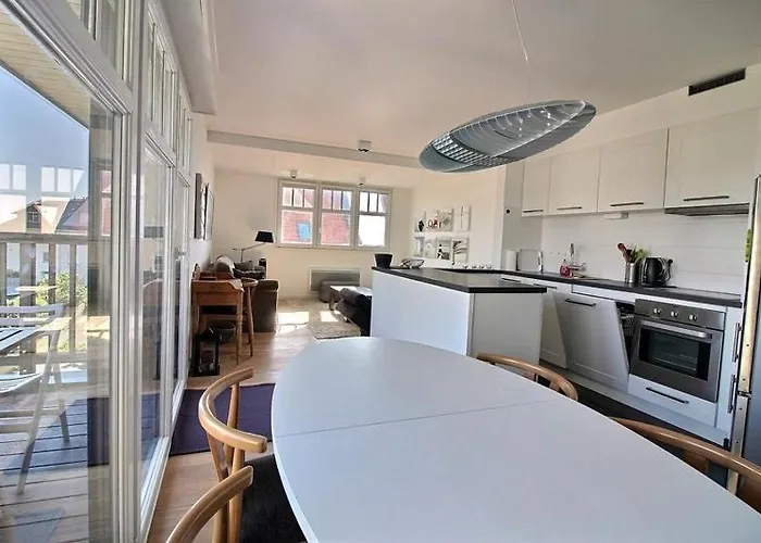 Annonce Professionnelle. 2 Avec Terrasse Sud, à 50m De La Plage, Pour 4 à 5 Personnes